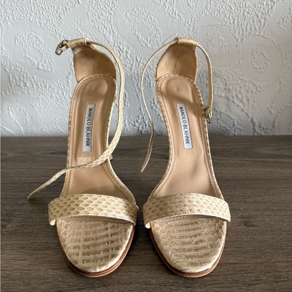 Manolo Blahnik Textured Cream Heels
